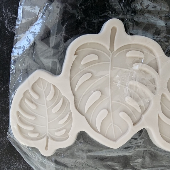 Tropical Leaf Trio Chocolate Fondant Gun Paste Silicone Mold NEW - Picture 4 of 7